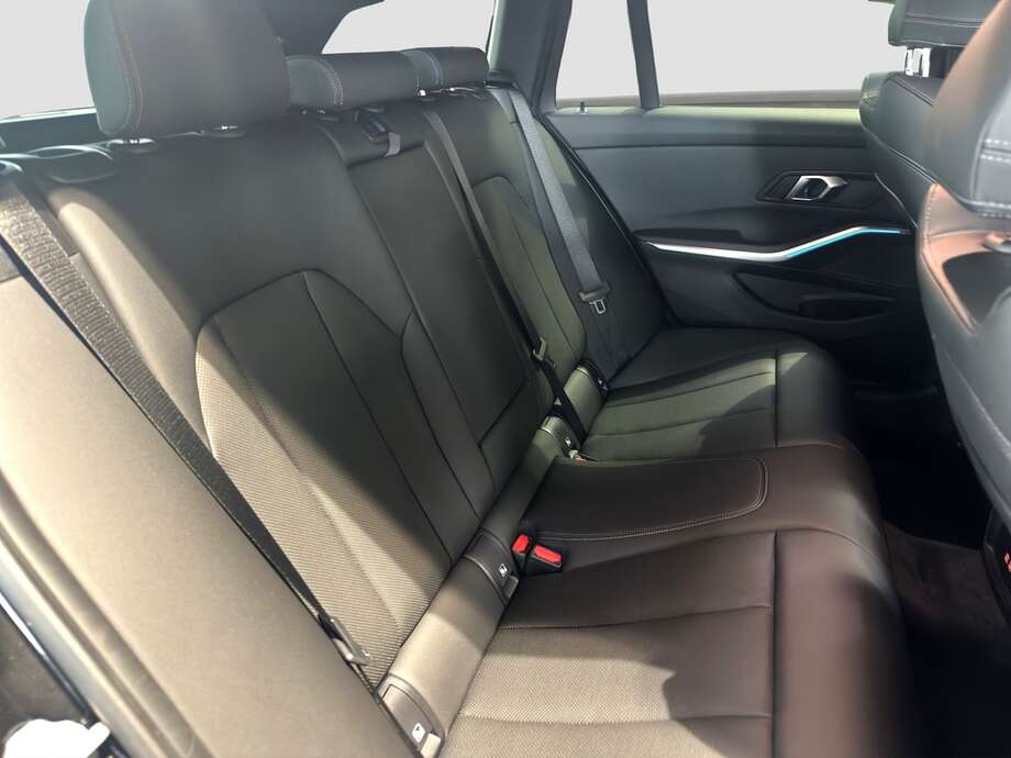 BMW 320d (Bild 11/15)