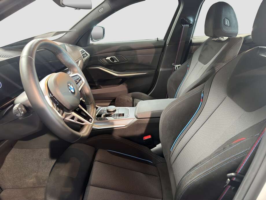 BMW 318i (Bild 10/18)