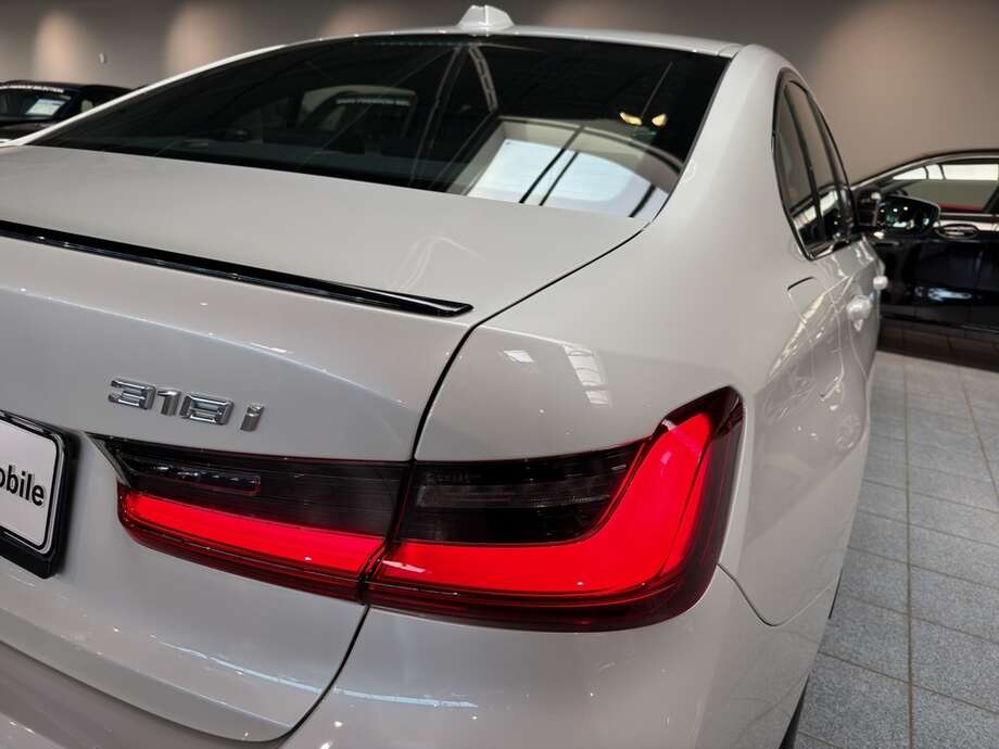 BMW 318i (Bild 16/18)