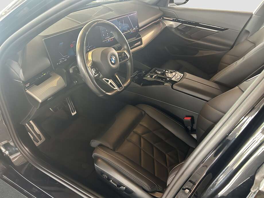 BMW 520d xDrive (Bild 10/17)