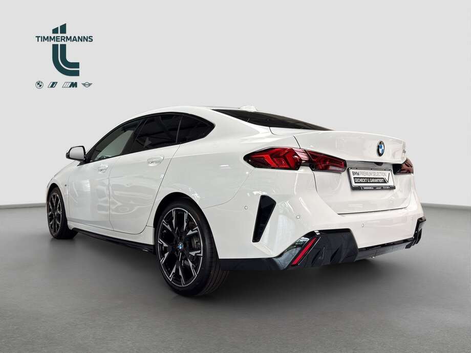 BMW 223 xDrive (Bild 3/16)