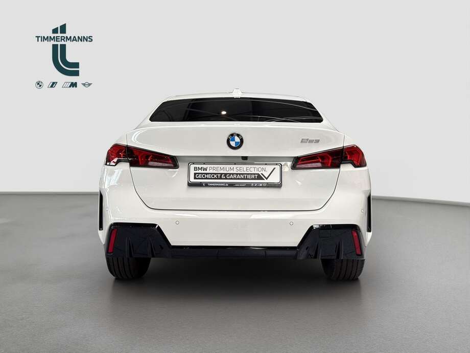 BMW 223 xDrive (Bild 4/16)
