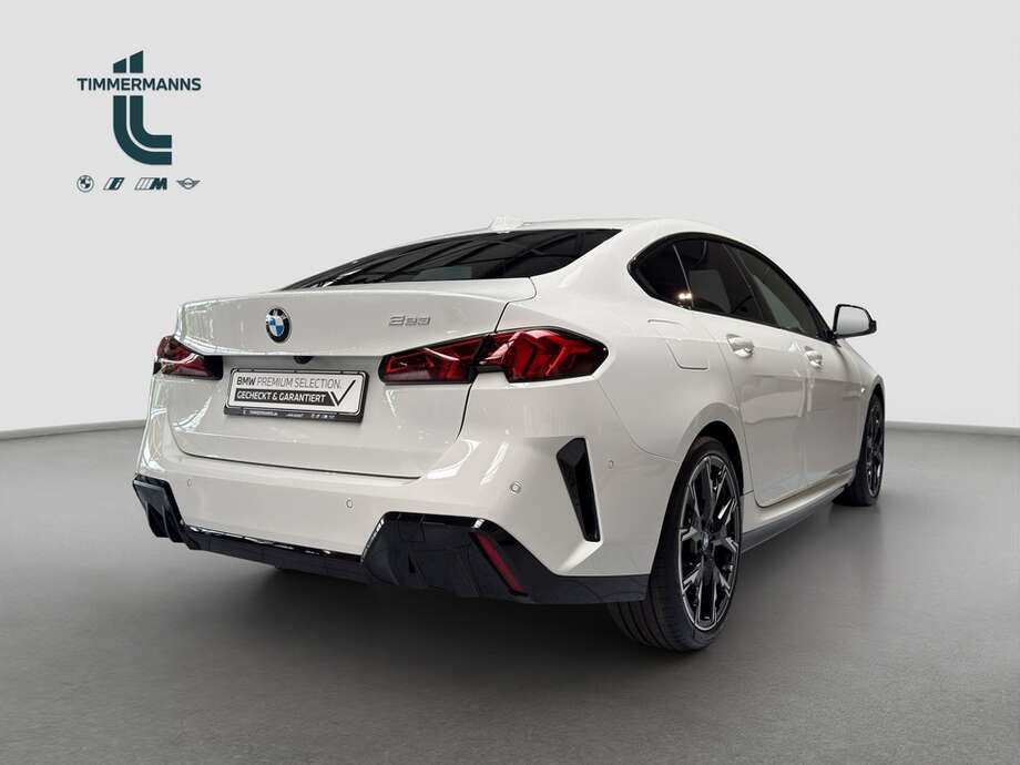 BMW 223 xDrive (Bild 5/16)