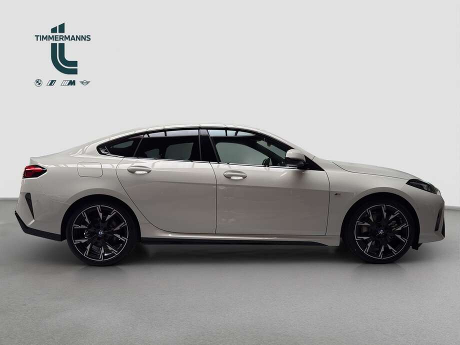 BMW 223 xDrive (Bild 7/16)