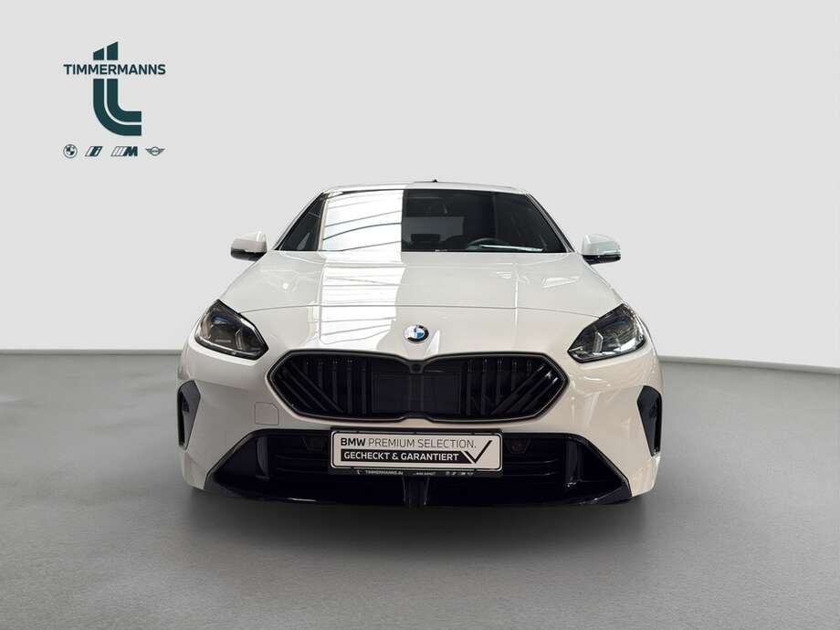 BMW 223 xDrive (Bild 9/16)