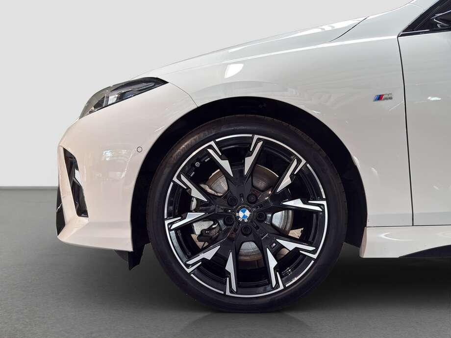 BMW 223 xDrive (Bild 10/16)