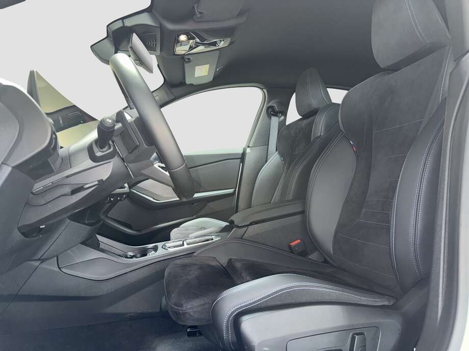 BMW 223 xDrive (Bild 11/16)