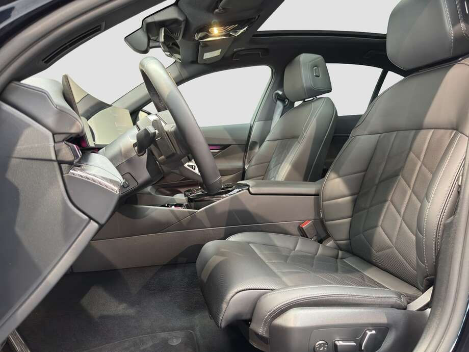 BMW 520d (Bild 11/16)