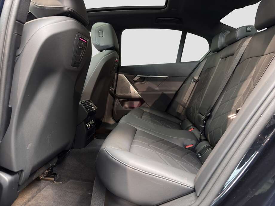BMW 520d (Bild 15/16)