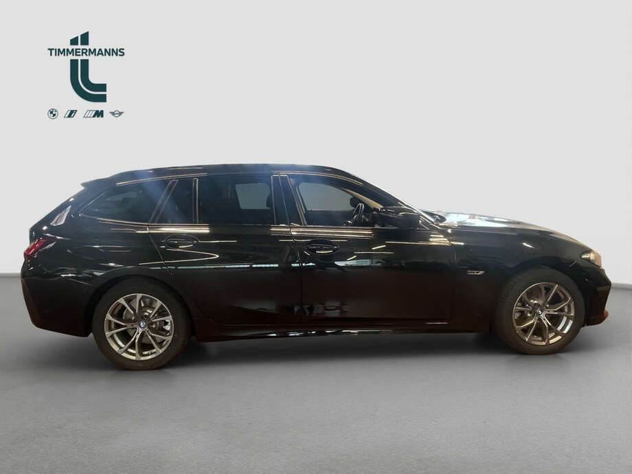 BMW 330e (Bild 2/15)
