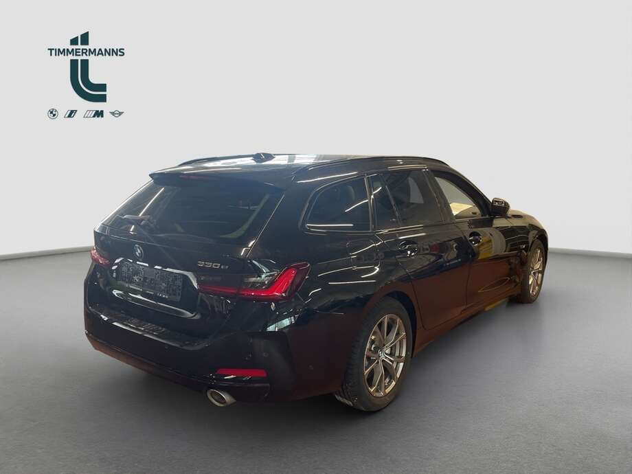 BMW 330e (Bild 5/15)