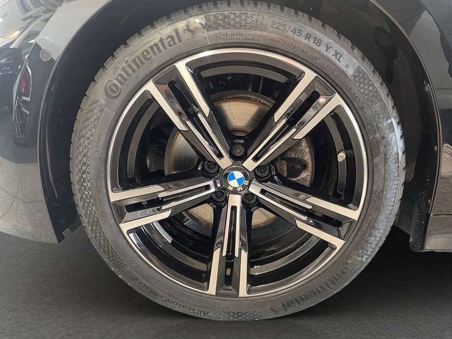 BMW 320d (Bild 9/15)