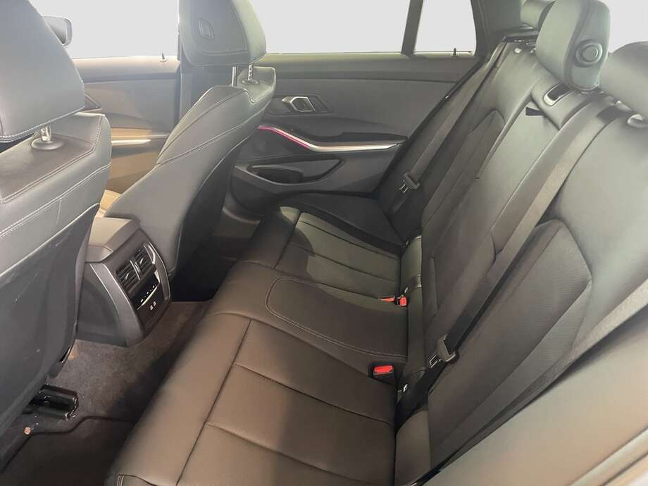 BMW 320d (Bild 14/15)