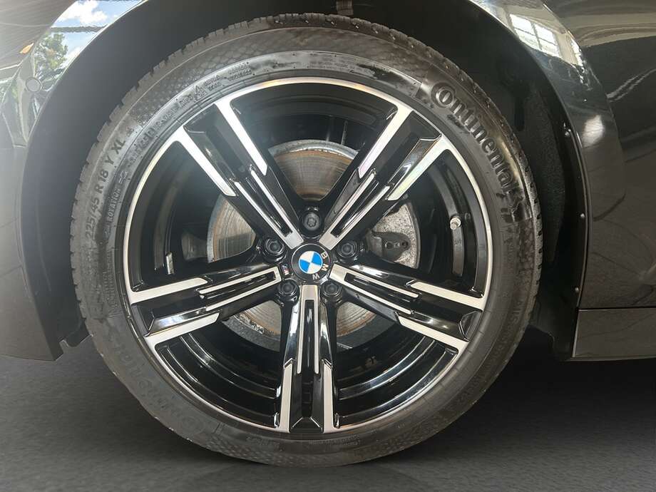BMW 320d (Bild 9/17)