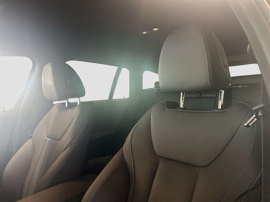 BMW 320d (Bild 11/17)