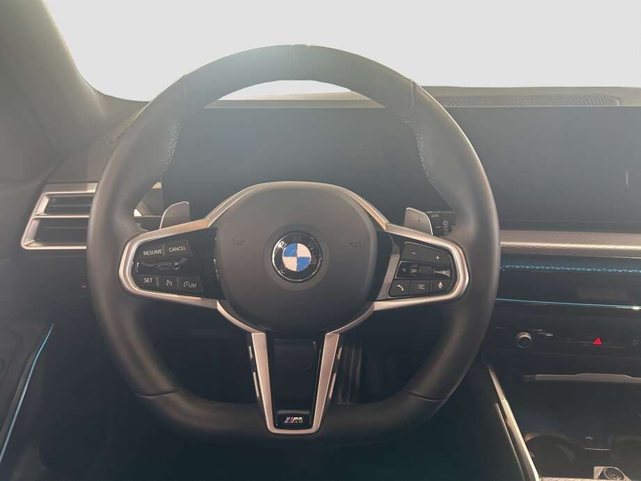 BMW 320d (Bild 12/17)