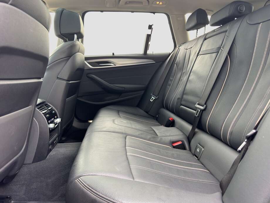 BMW 530e Touring (Bild 14/15)