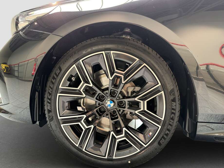 BMW 520d xDrive (Bild 9/18)