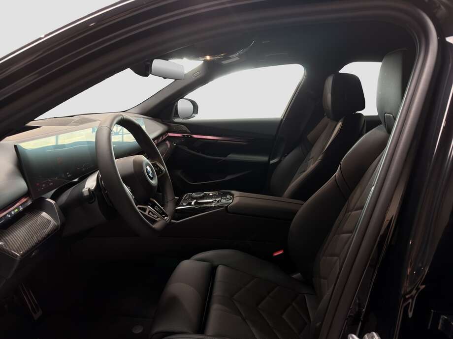 BMW 520d xDrive (Bild 10/18)