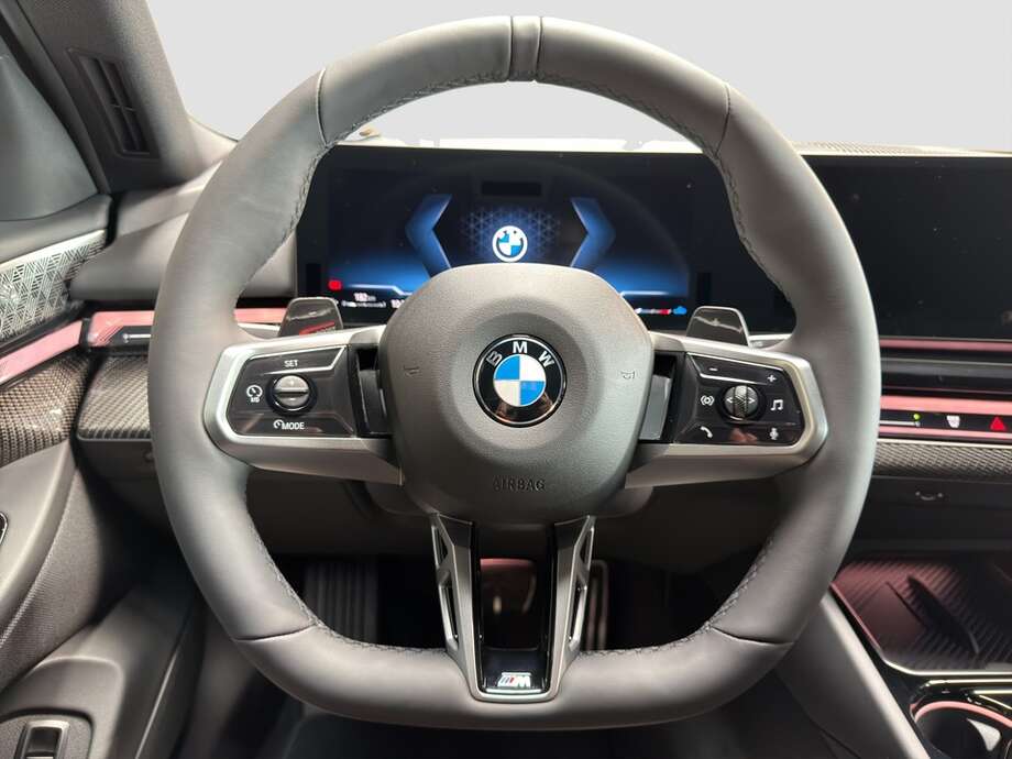 BMW 520d xDrive (Bild 12/18)