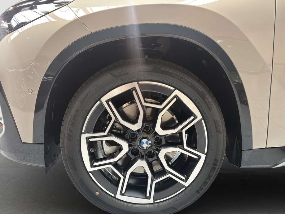 BMW BMW iX1 xDrive30 (Bild 9/18)