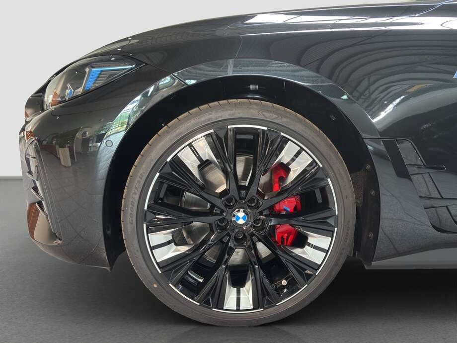 BMW i4 (Bild 9/18)
