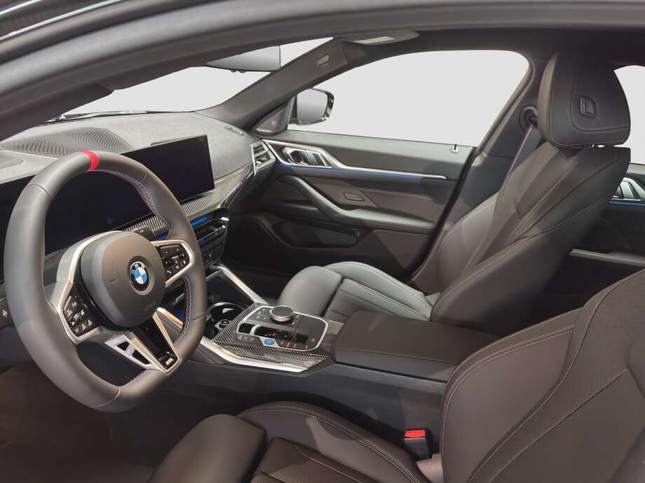 BMW i4 (Bild 10/18)