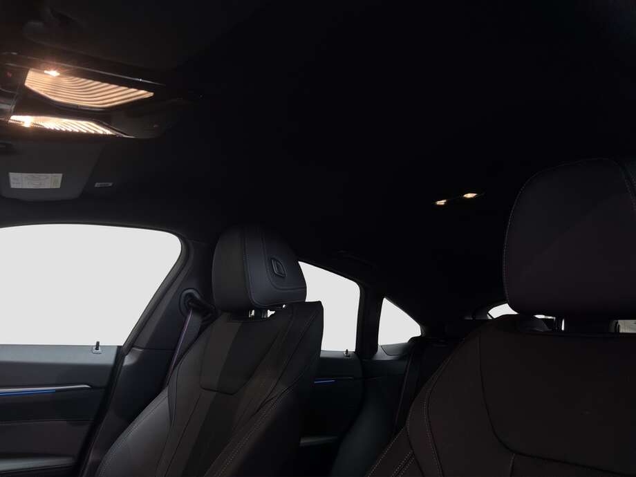 BMW i4 (Bild 11/18)