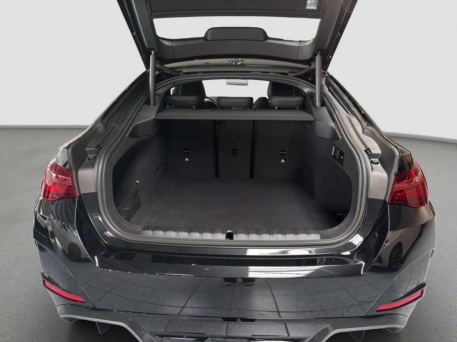 BMW i4 (Bild 15/18)