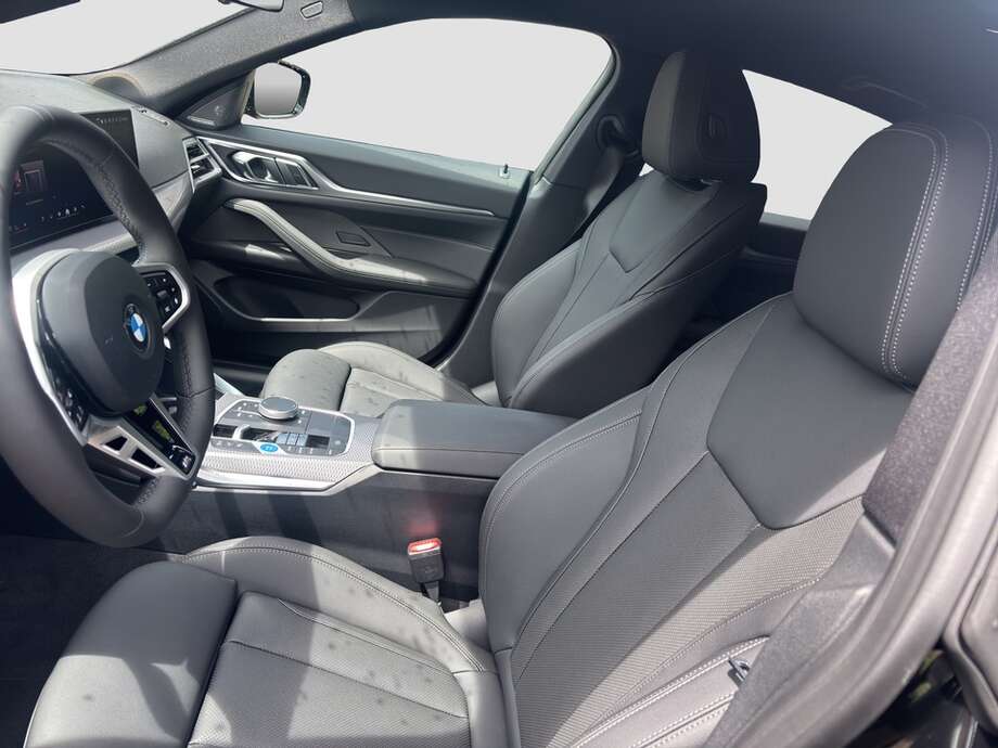 BMW i4 (Bild 10/19)