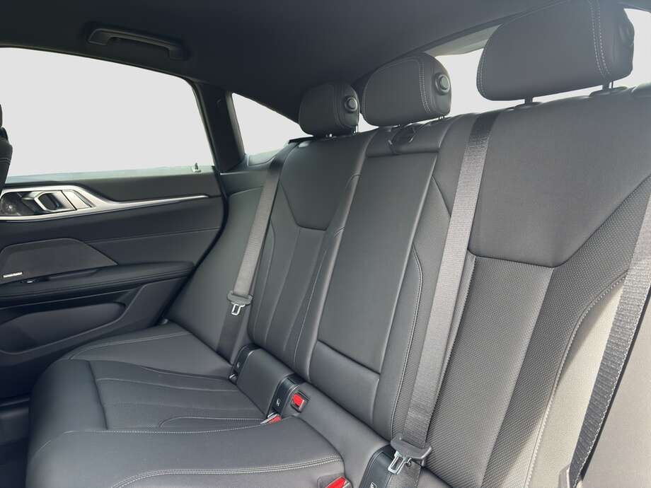 BMW i4 (Bild 14/19)