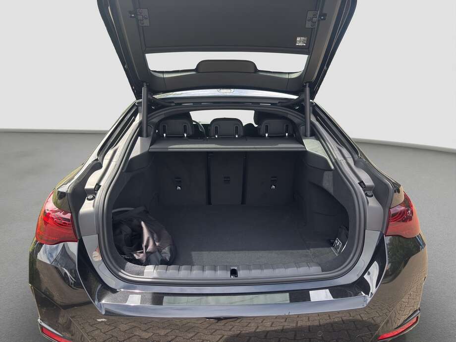 BMW i4 (Bild 15/19)
