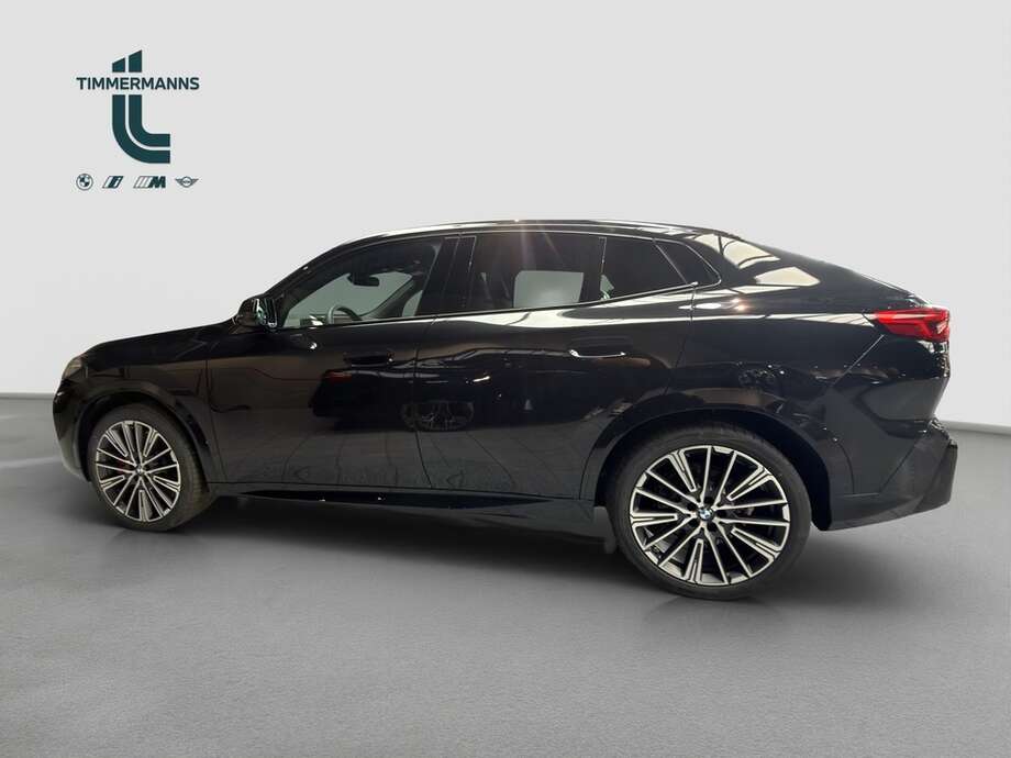 BMW iX2 eDrive20 (Bild 2/18)