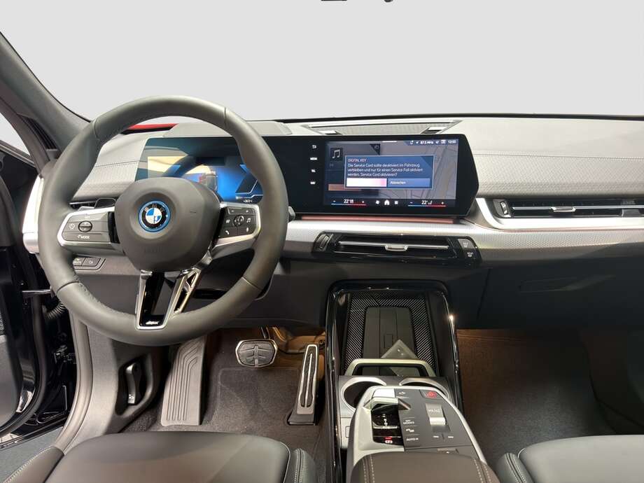BMW iX2 eDrive20 (Bild 12/18)