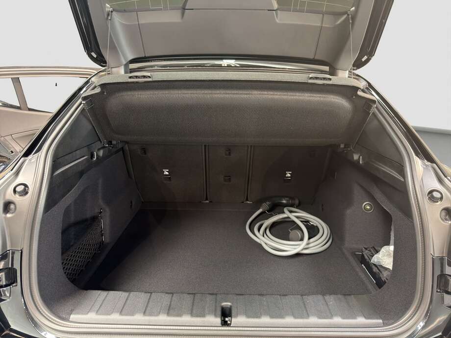 BMW iX2 eDrive20 (Bild 14/18)