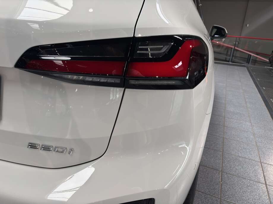 BMW 220 Active Tourer (Bild 18/18)