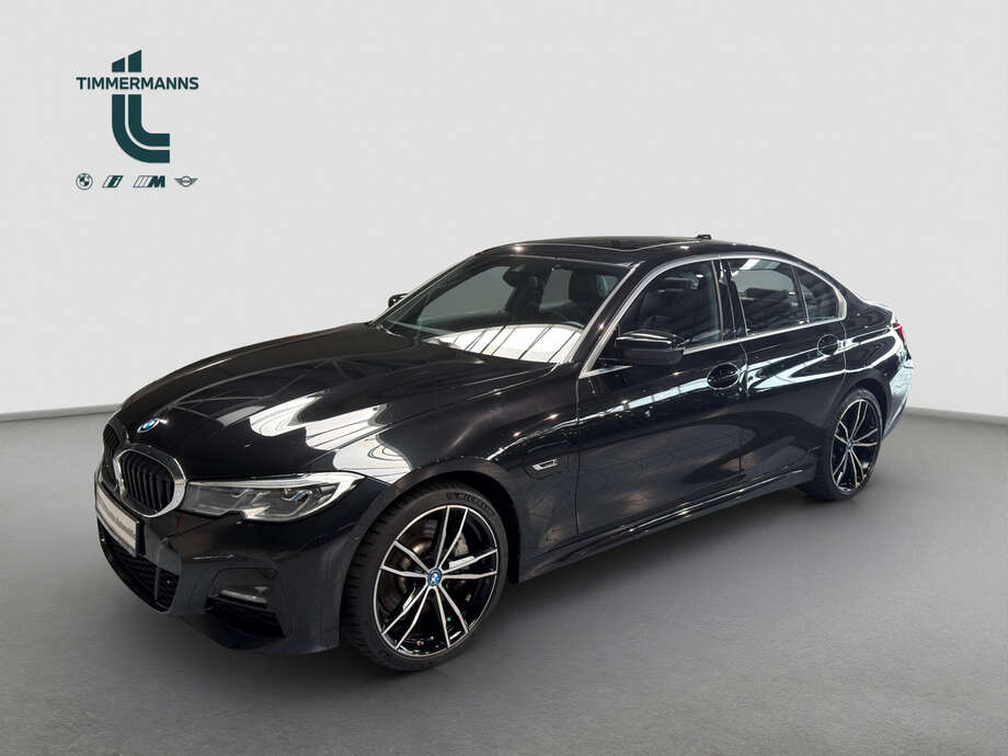 BMW 330e (Bild 1/18)