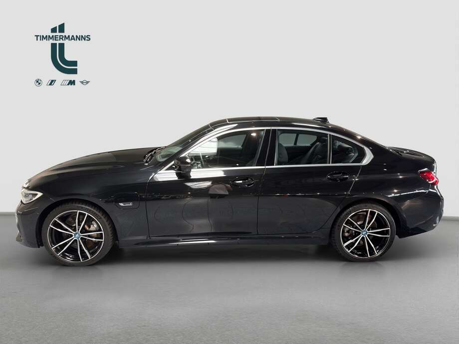 BMW 330e (Bild 2/18)