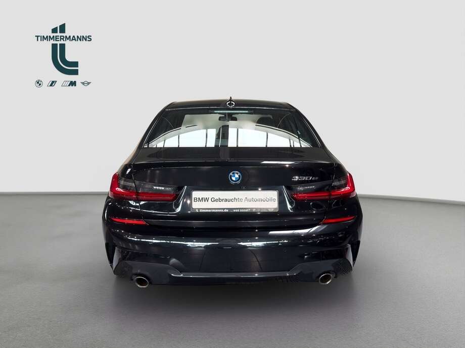 BMW 330e (Bild 4/18)