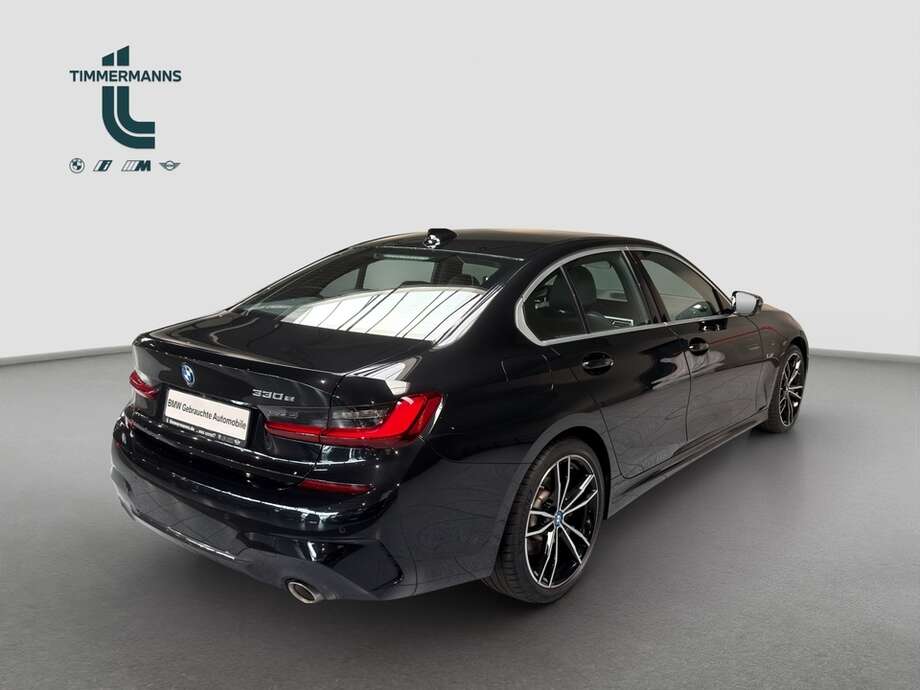 BMW 330e (Bild 5/18)