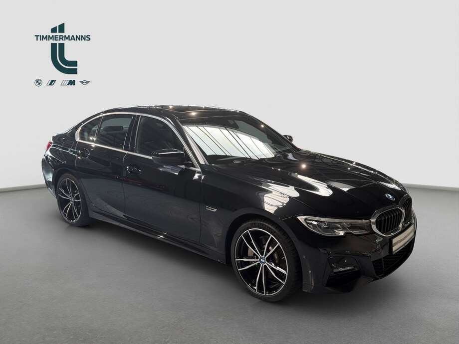 BMW 330e (Bild 7/18)