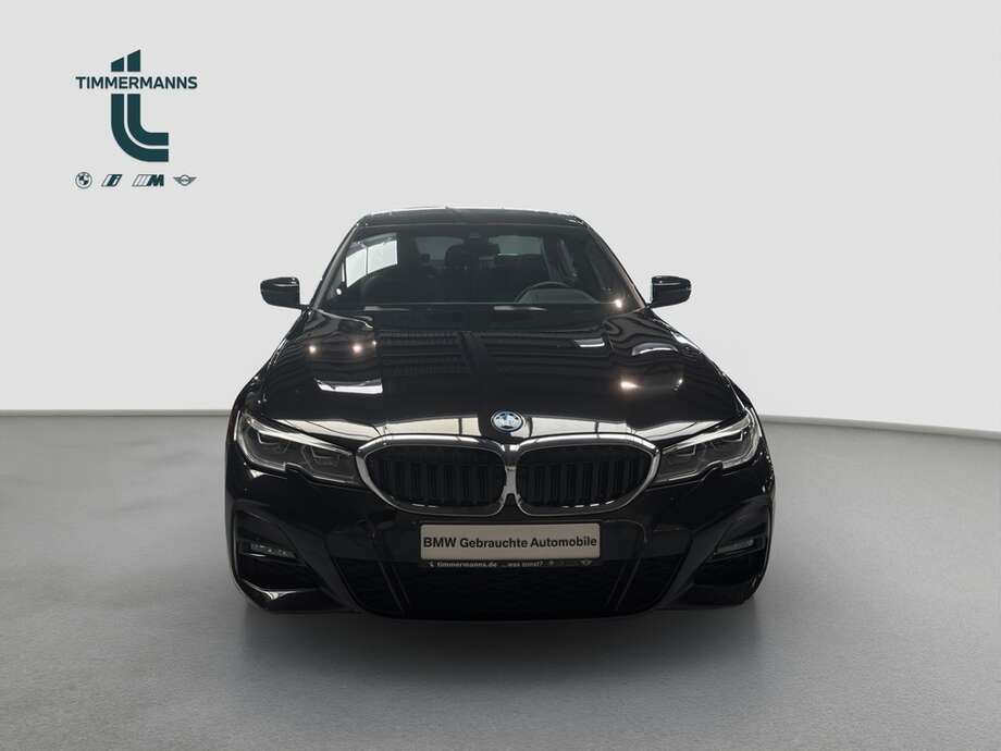 BMW 330e (Bild 8/18)