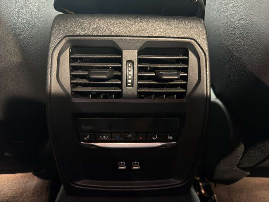 BMW 330e (Bild 16/18)