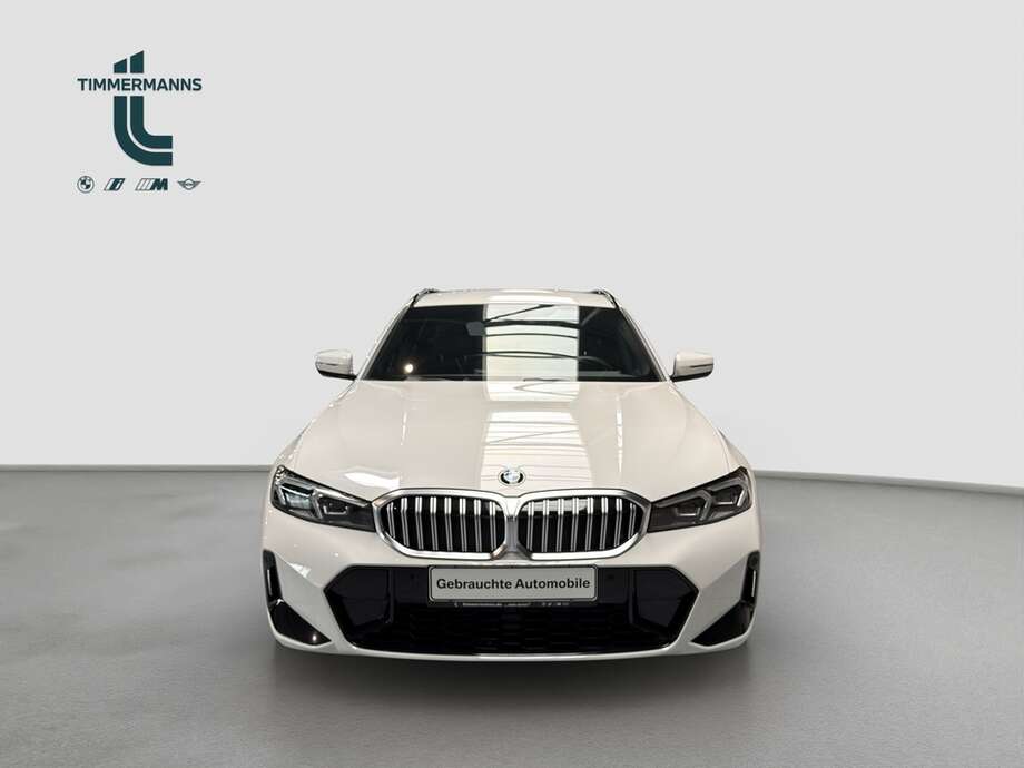 BMW 320d (Bild 8/18)