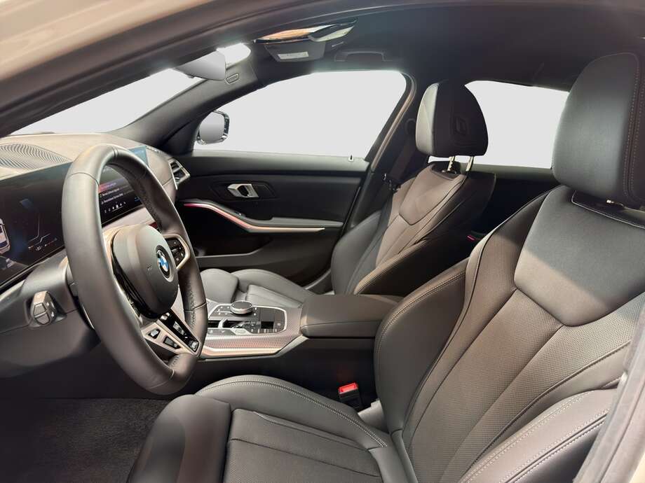 BMW 320d (Bild 10/18)