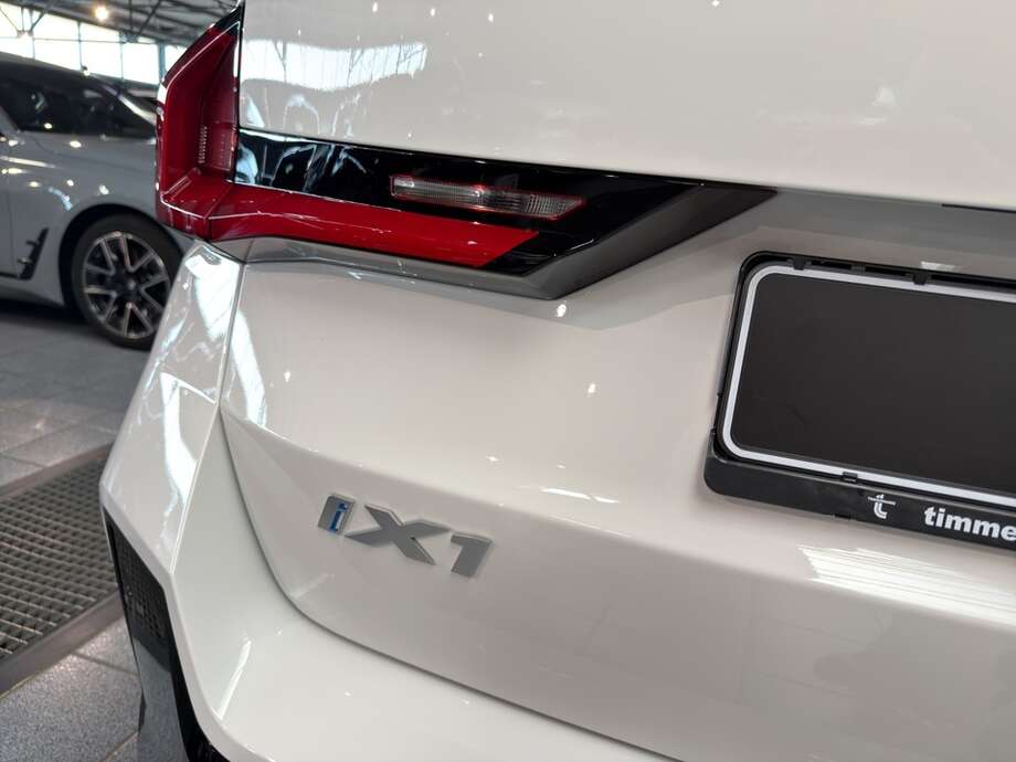 BMW BMW iX1 eDrive20 (Bild 16/18)
