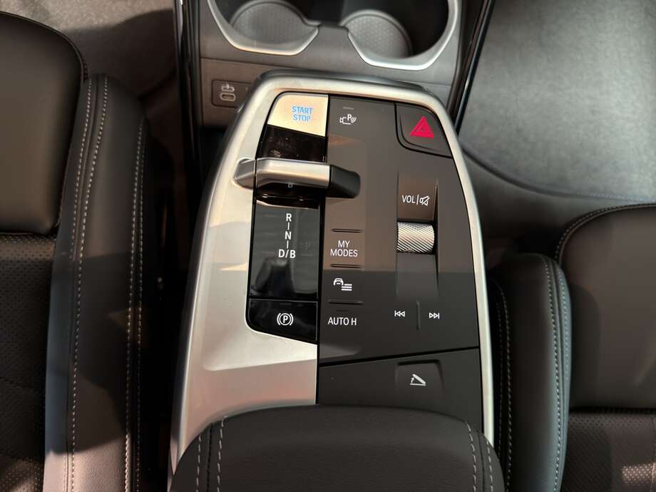 BMW BMW iX1 eDrive20 (Bild 17/18)