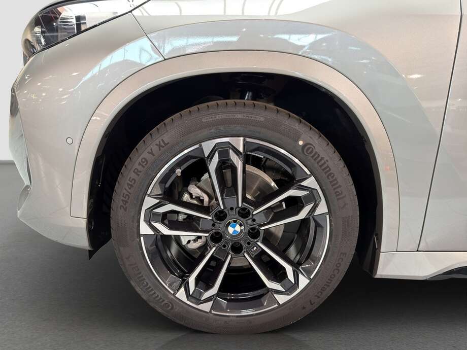 BMW BMW iX1 eDrive20 (Bild 9/18)