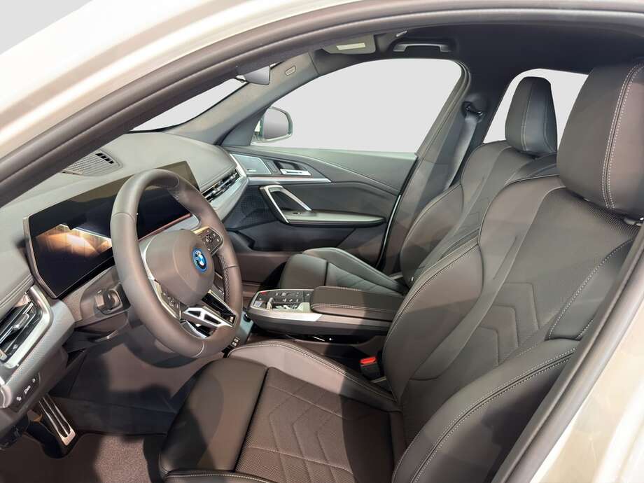 BMW BMW iX1 eDrive20 (Bild 10/18)