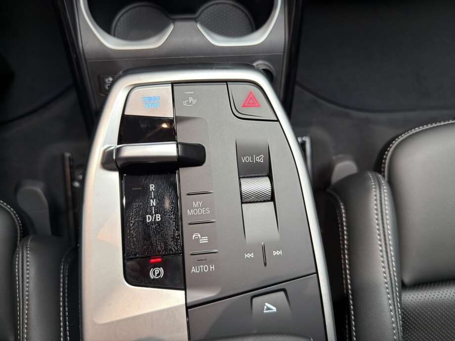 BMW BMW iX1 eDrive20 (Bild 16/18)